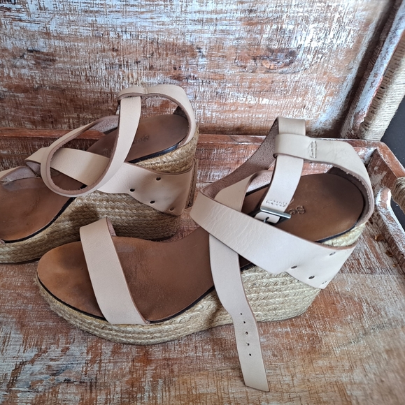 Sandals - Picture 1 of 7